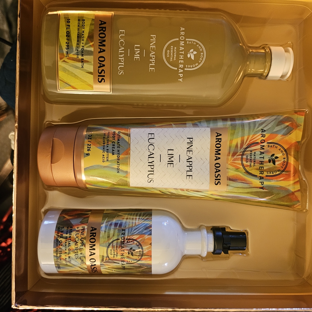 Bath & Body Works Pineapple, Lime, And Eucalyptus Body Wash Set